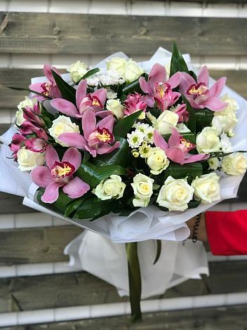 Букет цветов из: Розы и Хризантемы в Поселок дачного хозяйства Архангельское