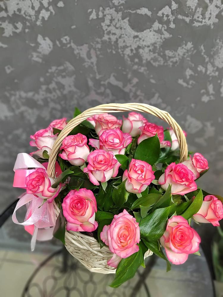 Цветочная композиция из Розы в корзине в Поселок дачного хозяйства Архангельское