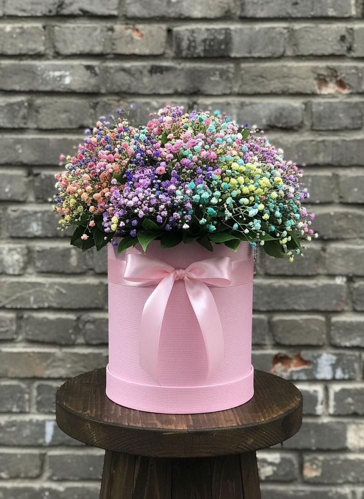 Цветочная композиция из Гипсофила и Розы в шляпной коробке в Поселок дачного хозяйства Архангельское
