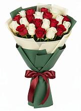 Букет Микс из красных и белых роз в Поселок дачного хозяйства Архангельское