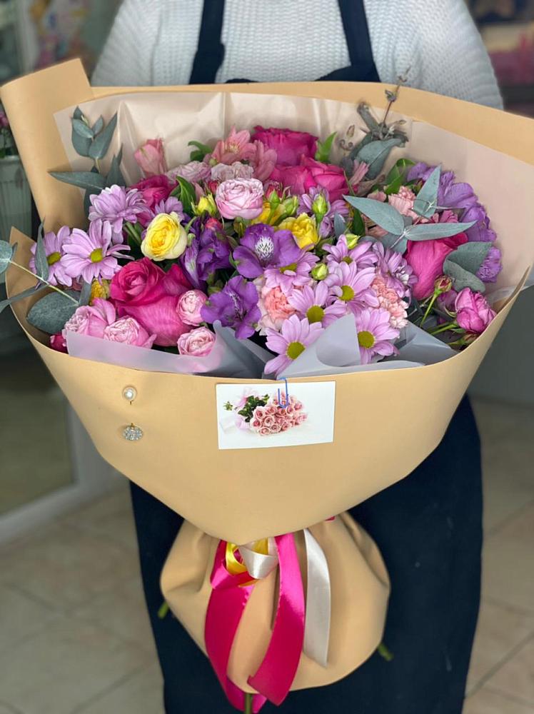 Букет цветов из: Хризантемы, Гвоздики и Альстромерии в Поселок дачного хозяйства Архангельское