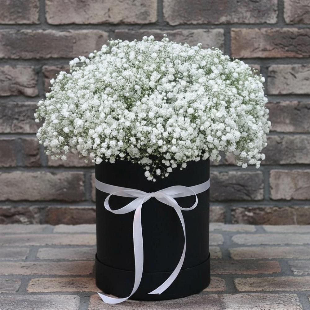 Цветочная композиция из Гипсофила в шляпной коробке в Поселок дачного хозяйства Архангельское