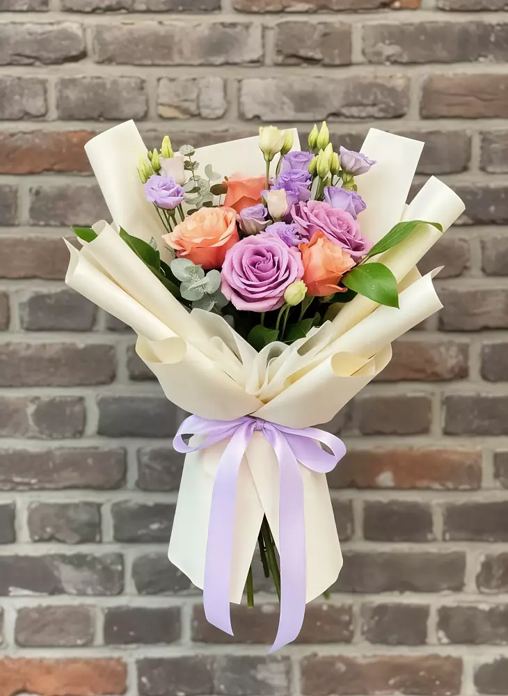 Букет цветов из: Лизиантусы и Розы в Поселок дачного хозяйства Архангельское