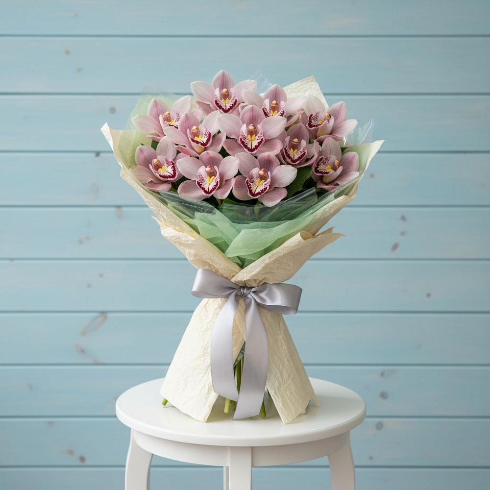 Букет цветов из: Орхидеи и Розы в Поселок дачного хозяйства Архангельское