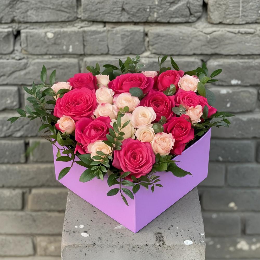 Цветочная композиция из Розы в коробке в Поселок дачного хозяйства Архангельское