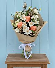 Букет цветов из:  Альстромерии, Лизиантусы, Розы и Хризантемы в Поселок дачного хозяйства Архангельское