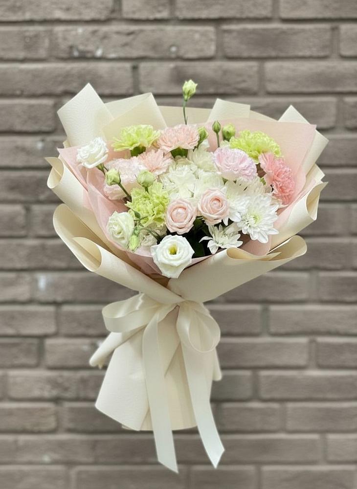 Букет цветов из: Гвоздики, Розы, Лизиантусы и Хризантемы в Поселок дачного хозяйства Архангельское