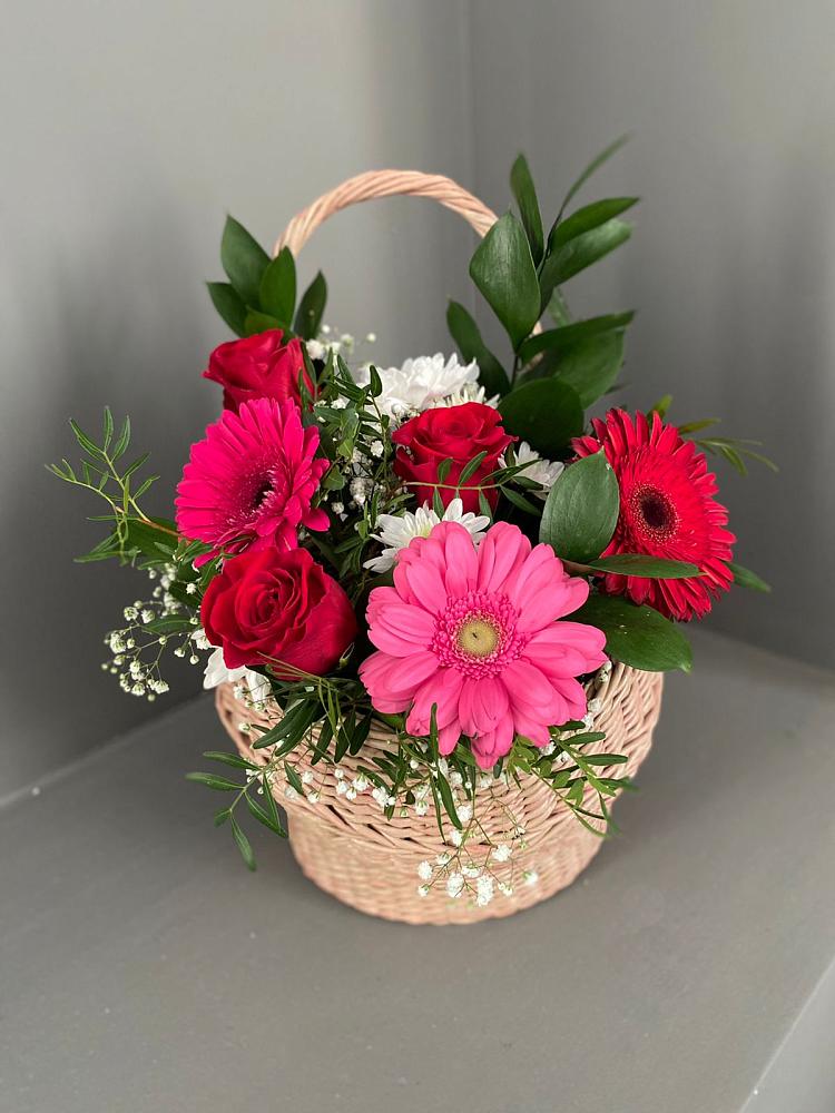 Цветочная композиция из Розы, Хризантемы и Герберы в корзине в Поселок дачного хозяйства Архангельское