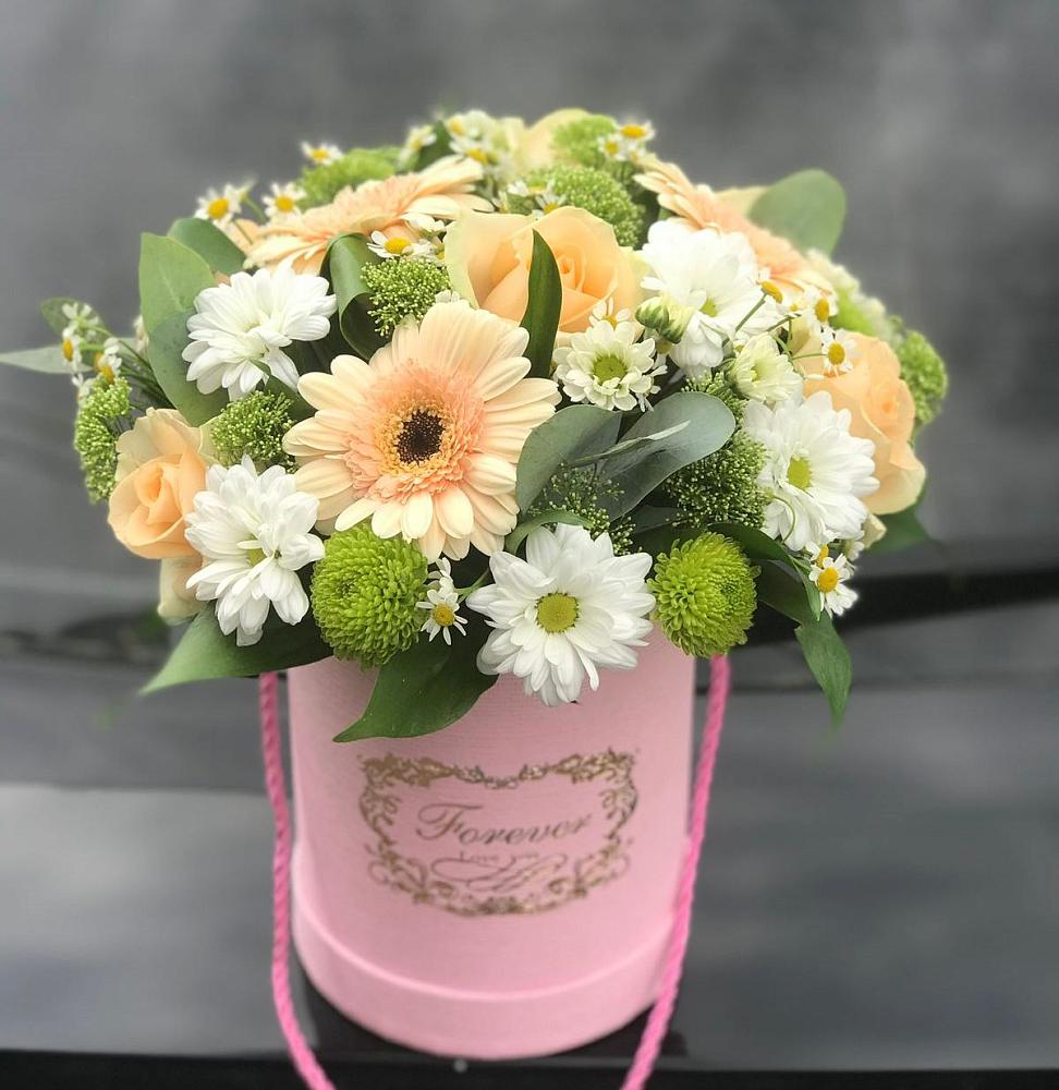 Цветочная композиция из Розы, Герберы и Хризантемы в шляпной коробке в Поселок дачного хозяйства Архангельское